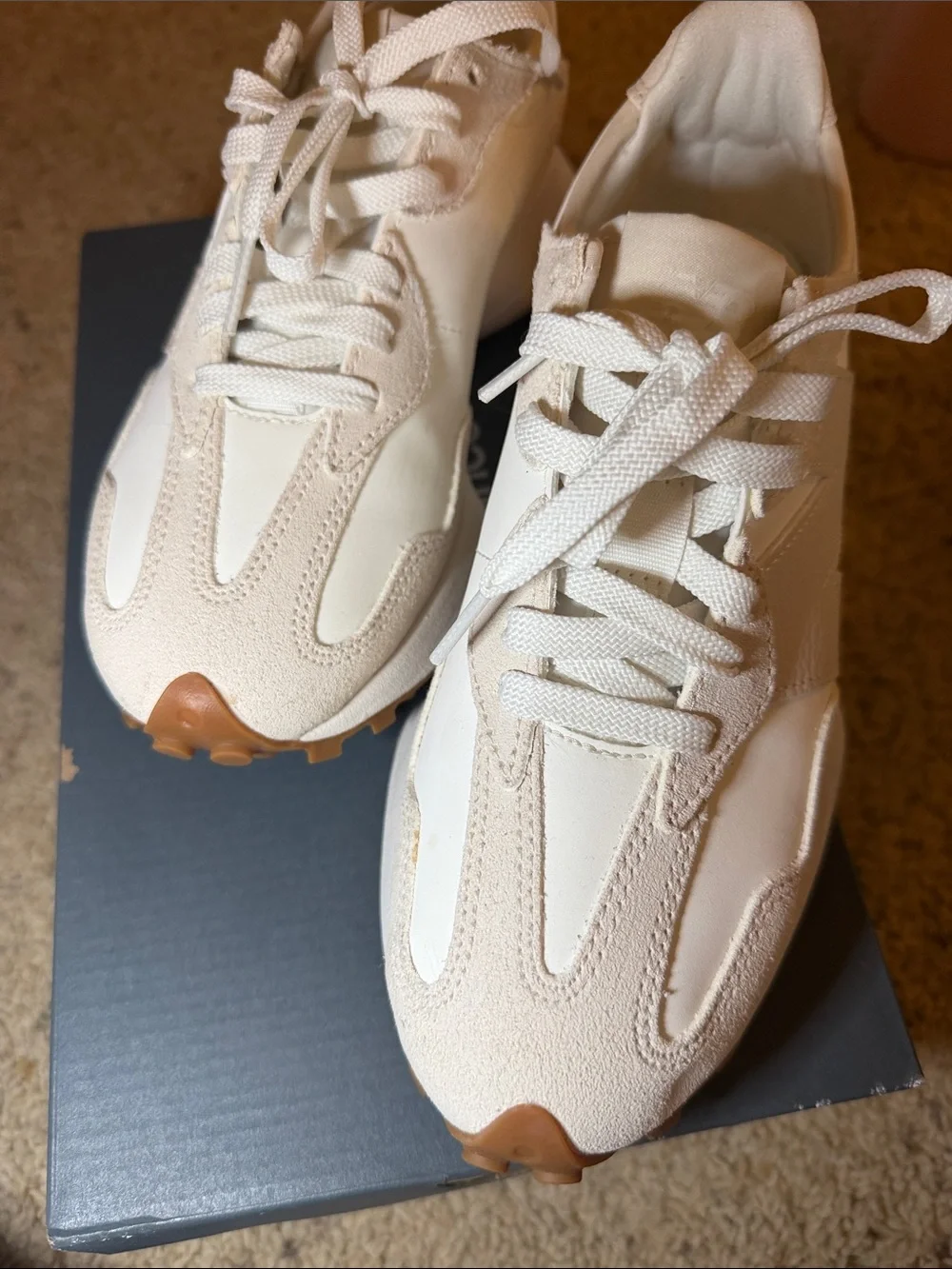 New Balance 327 sneaker